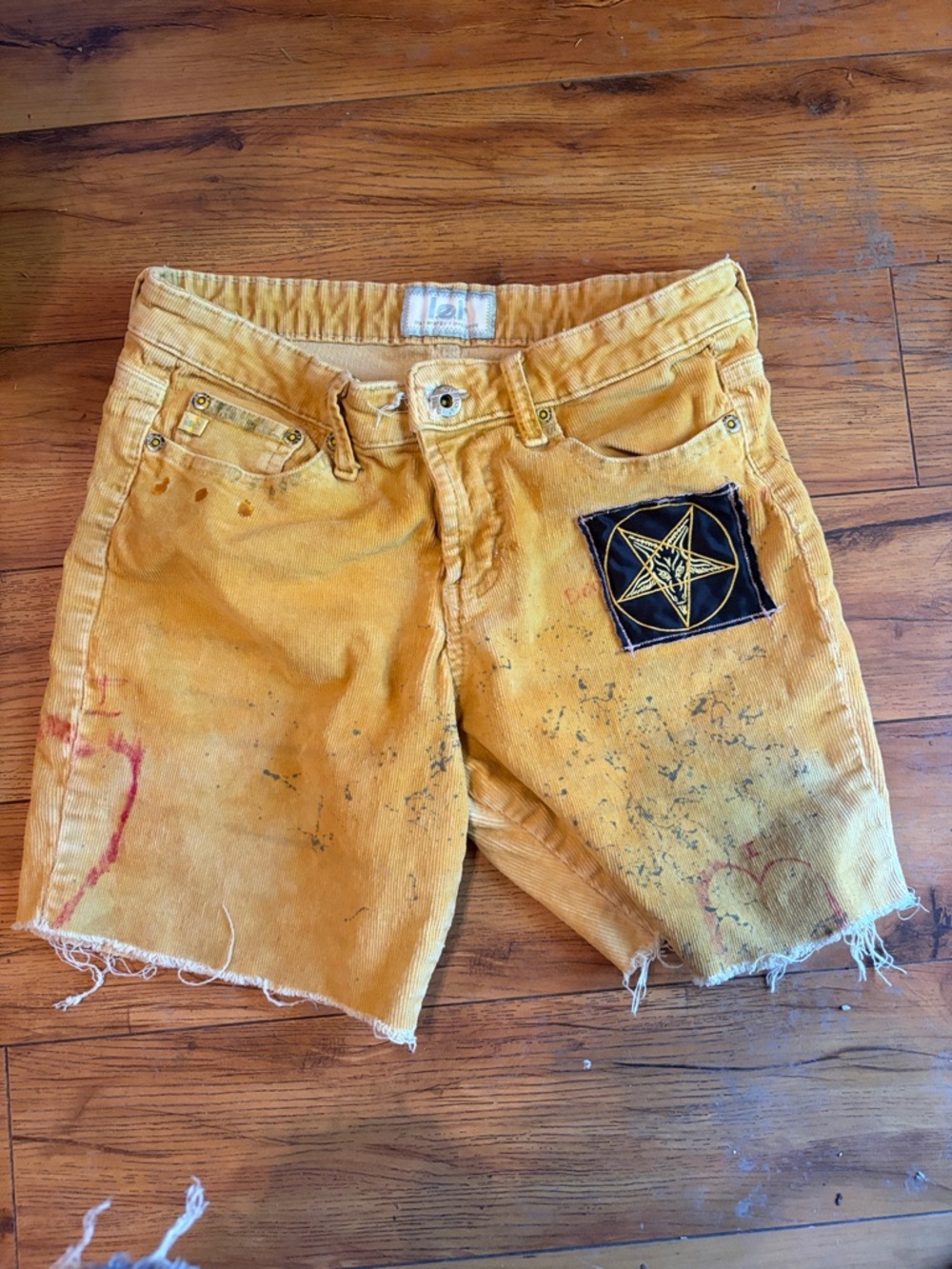 lei VINTAGE Golden Yellow Corduroy Shorts w pentagram